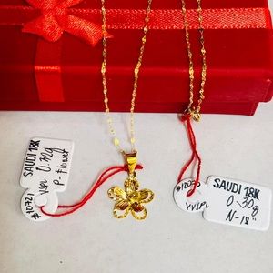 Saudi gold, 18 K. Authentic real gold. Cute necklace. Flower.